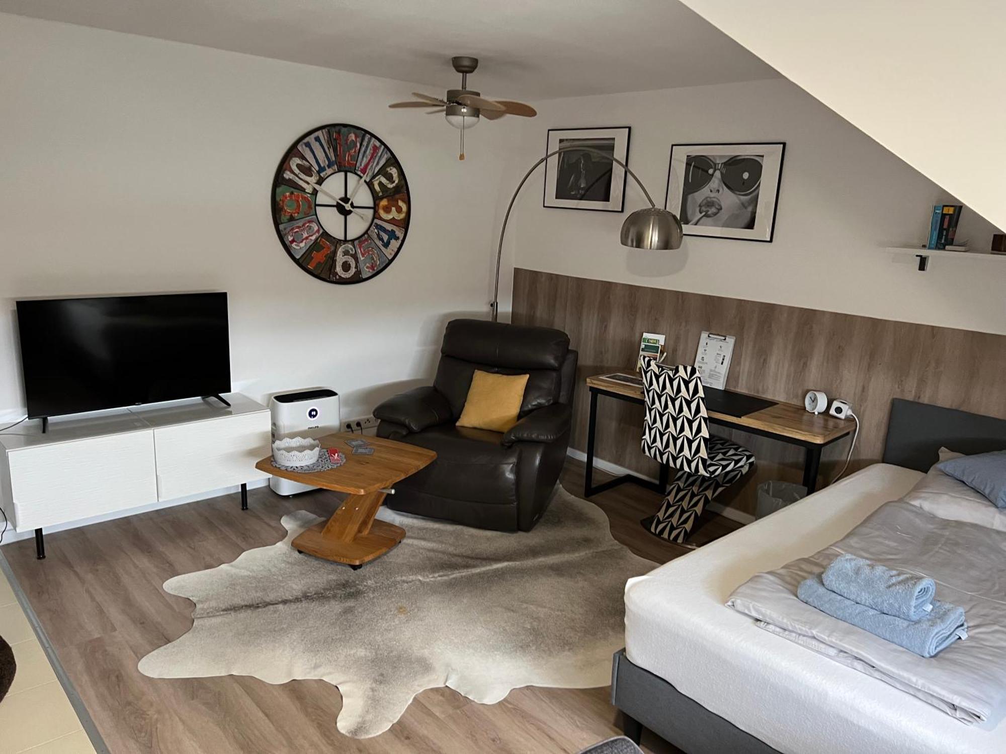 Grosse Gemuetliche Ferienwohnung Mit Klimaanlage, Parkplatz Inklusive Top ! Fürth Extérieur photo