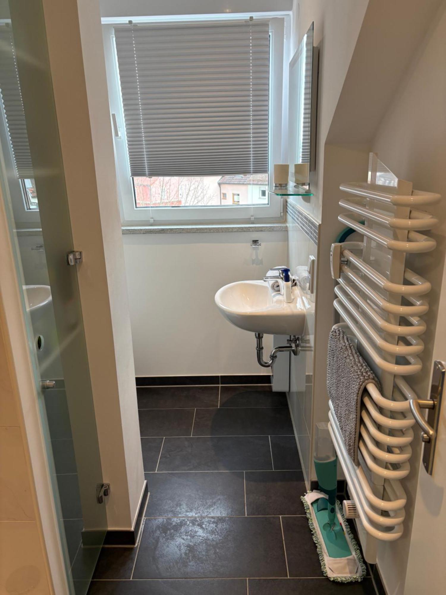 Grosse Gemuetliche Ferienwohnung Mit Klimaanlage, Parkplatz Inklusive Top ! Fürth Extérieur photo